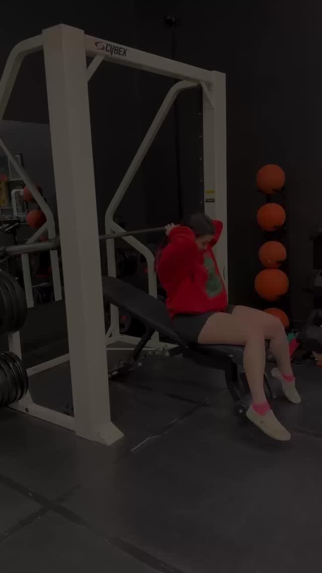 We’re already in the treat yourself spirit, because honestly why not? 
My size is one gym membership to The Lifting Lab in case you were wondering (and yes we do have gift certificates for your loved ones😉🎁)

If you needed a sign to romanticize your gym era and get yourself back to taking care of you consider this it! Or if you know a loved one that needs a supportive and uplifting gym environment hit us up! 

Give yourself (or your bestie) something cute for the season 
 See you under the barbell 😘✌️💛

#HolidaySeason #GymGirls #Christmas #LocalLove #GymEra